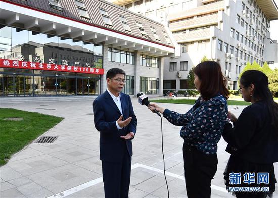 5月2日,北京大学马克思主义学院执行院长孙熙国接受新华社记者采访。新华社记者 张晨霖 摄